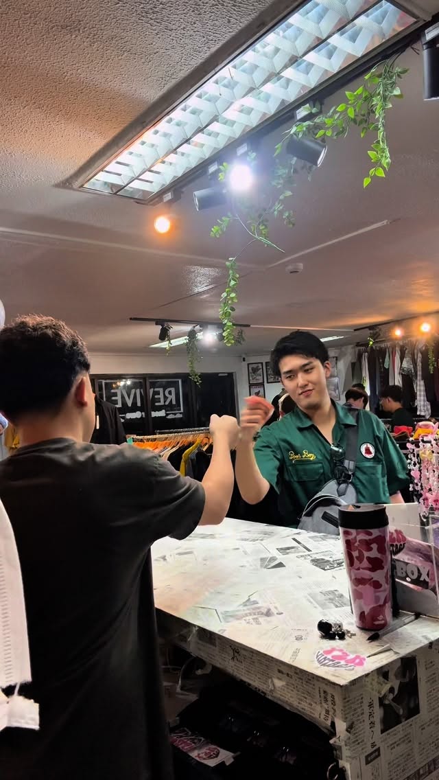Y2K Vintage coin toss game event — community fun in-store